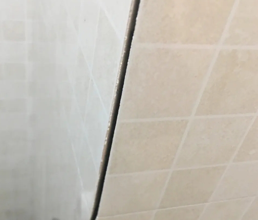 久治瓷砖空鼓维修公司分享阳台瓷砖脱落的修复过程可以分为以下几个步骤