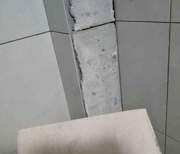 久治瓷砖空鼓维修公司分享下厨房瓷砖脱落的补救措施。
